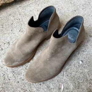 Sorel Lolla Cut-out booties women's size 7.  Excellent condition